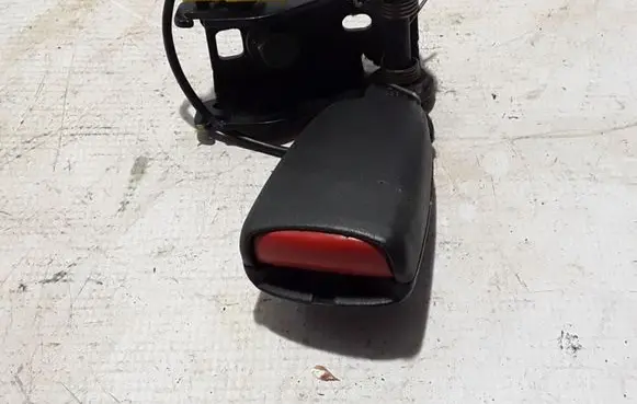 Volvo V70 Rear seatbelt buckle 8632321
