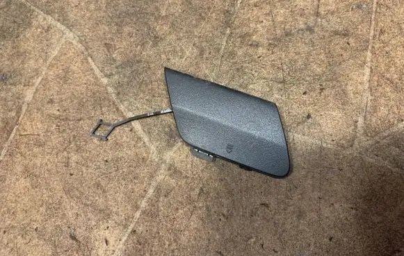 Mercedes-Benz E W212 Front tow hook cap/cover A2128850356