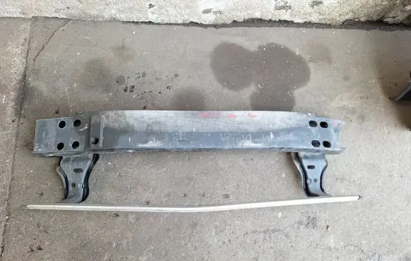 Infiniti Q50 Front bumper support beam 