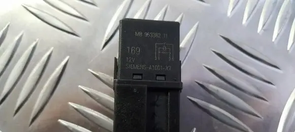 Volvo S40, V40 Other relay mb9533821l mb953382