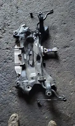 Hyundai i30 Front axle beam brak