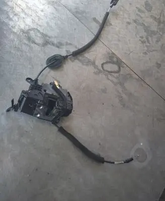 Renault Captur Front door lock 805024488R
