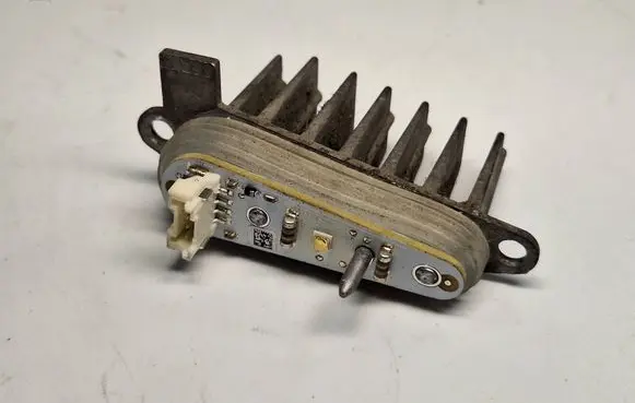 BMW 4 F32 F33 LED ballast control module YL102