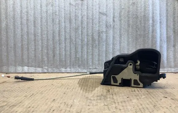 BMW X5 E70 Front door lock 7202143