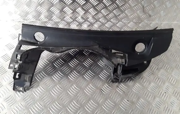 Toyota Yaris Windshield trim 557820D100