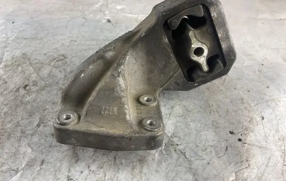 Jeep Grand Cherokee (WK) Engine mount bracket 52090309AD
