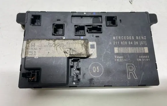 Mercedes-Benz E W211 Door control unit/module 2118200426