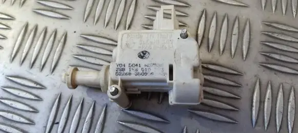 Volkswagen Golf V Central locking motor 1k6810773