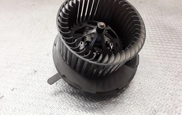 Volkswagen PASSAT B6 Heater fan/blower