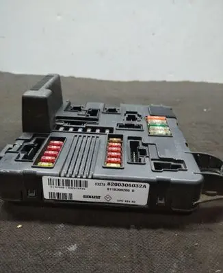 Renault Scenic II - Grand scenic II Fuse module 8200306032A 03279820 S118399200D