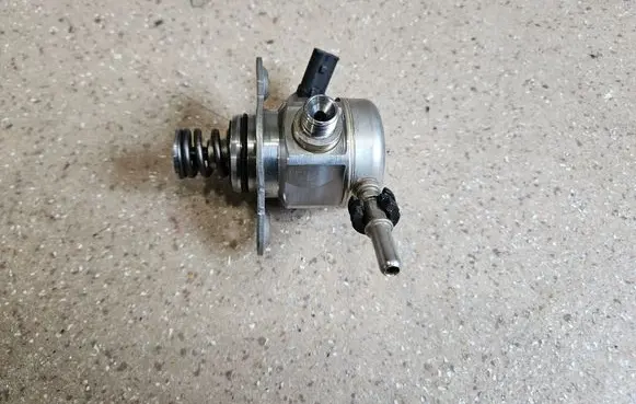 Hyundai Kona I Fuel injection high pressure pump 3532003AC0