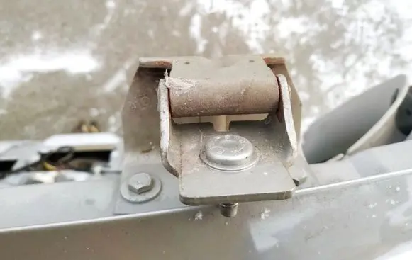 Peugeot 307 Tailgate/trunk/boot hinge