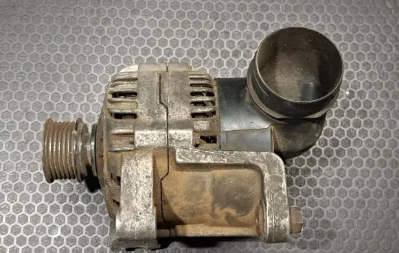 BMW 5 E39 Generator/alternator 0123315013 1740624