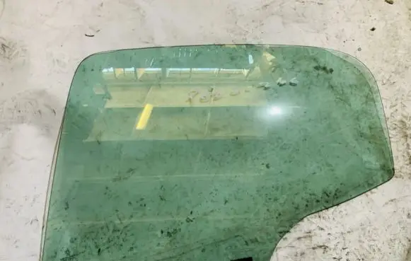 Peugeot 206 Rear door window glass 