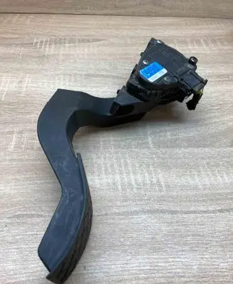 Volkswagen PASSAT B5.5 Accelerator throttle pedal 8D1723523M 6PV008376 WITHPLUG