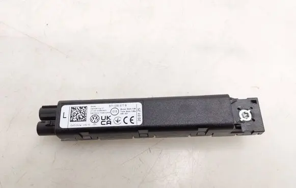 Volkswagen Tiguan Aerial antenna amplifier 571035577B