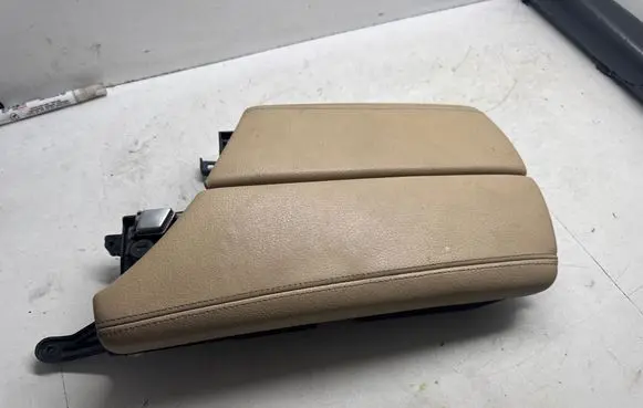 BMW 5 F10 F11 Glove box frame 9216891 8229857