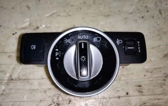 Mercedes-Benz GLA W156 Light switch 2049053103