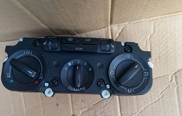 Volkswagen Golf V Climate control unit