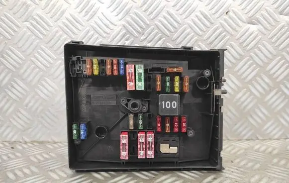 Volkswagen Golf VI Fuse module 1K0937125B 0171830722