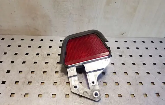 Toyota Avensis T250 Third/center stoplight E130892