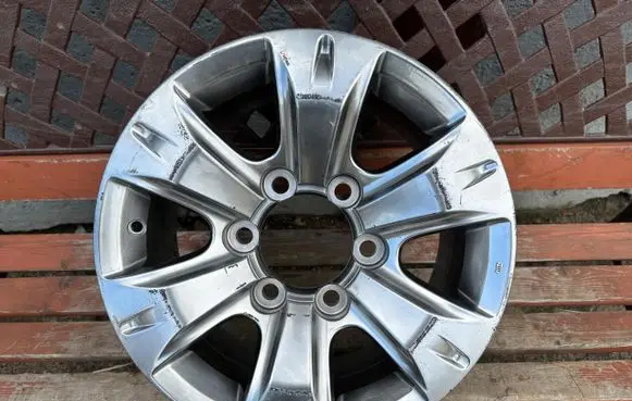 Toyota Hilux (N50, N60, N70) R15 alloy rim 