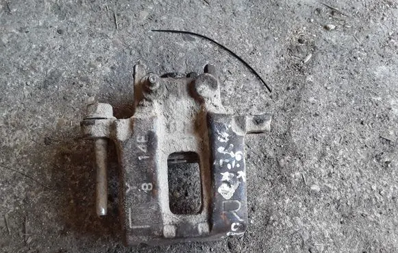 Mitsubishi Pajero Rear brake caliper 814E