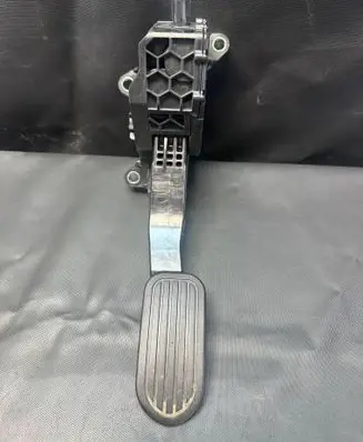 Toyota Hilux VIII Accelerator throttle pedal 78110KK011 05J27D0693 VN2701001620