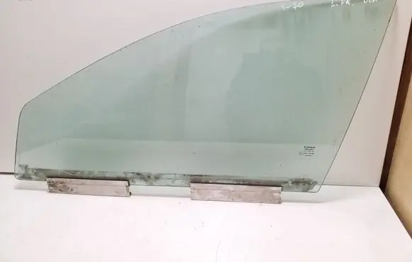 Volvo V70 Front door window glass four-door