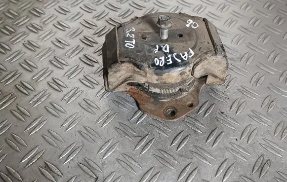 Mitsubishi Pajero Engine mount bracket