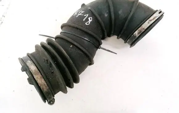 Cadillac CTS Air intake hose/pipe 25736895
