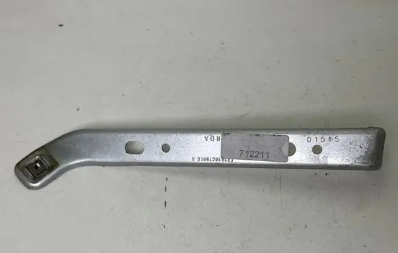 Ford Mustang VI Fender mounting bracket FR3B16C198BC