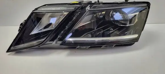 Skoda Octavia Mk3 (5E) Headlight/headlamp 5E1941015E 030110423107 LE15A6369