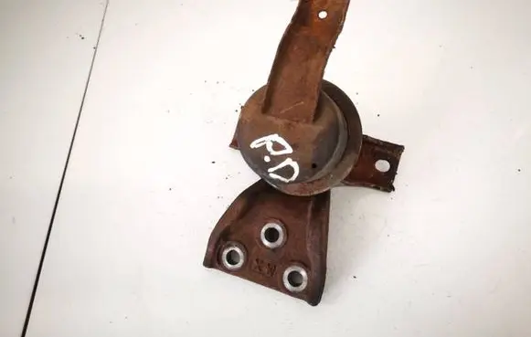 Mitsubishi Lancer Engine mount bracket