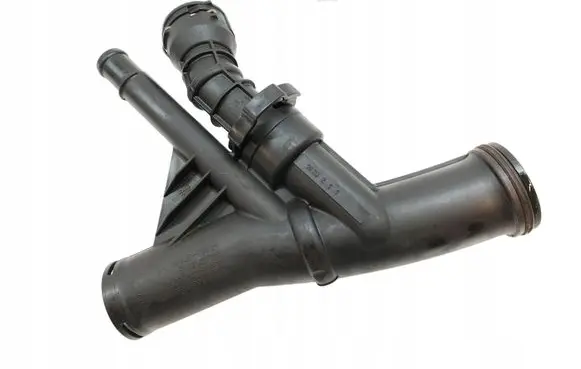 Volkswagen PASSAT B8 Engine coolant pipe/hose 04L121026F