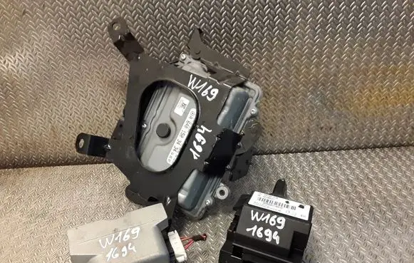 Mercedes-Benz A W169 Engine ECU kit and lock set 1695451908 6401503434