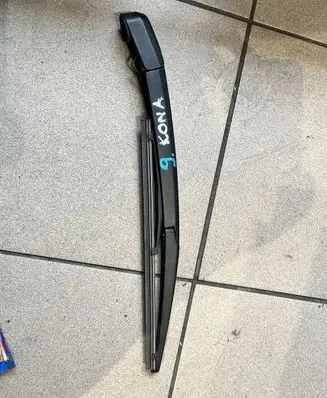 Hyundai Kona I Rear wiper blade arm braknumeruczci