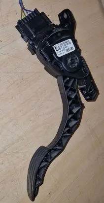 Volvo V70 Accelerator throttle pedal 6G929F836AD