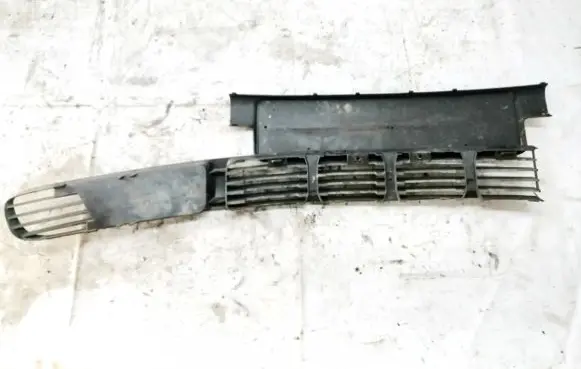 Volkswagen PASSAT B5 Front bumper lower grill 3B0807719