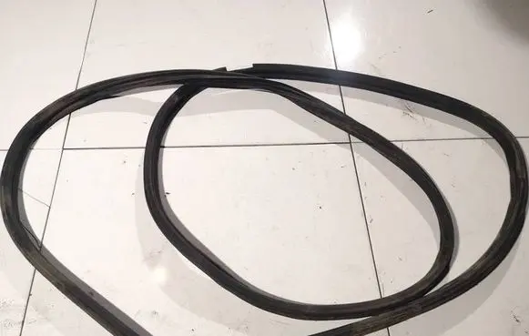Hyundai Tiburon Rubber seal rear door 