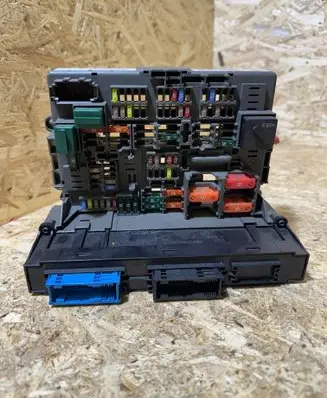 BMW 3 E90 E91 Fuse module 225000002A 9119446 90201844