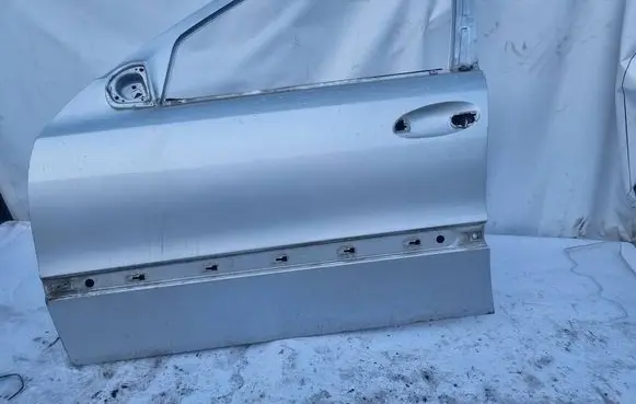 Mercedes-Benz E W211 Front door sidabrines