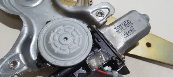 Lexus IS 200-300 Rear door window regulator motor 8572053030 85720-53030