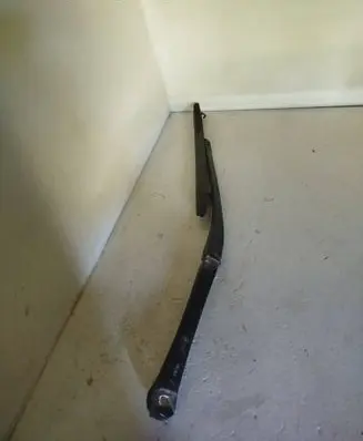 Windshield/front glass wiper blade
