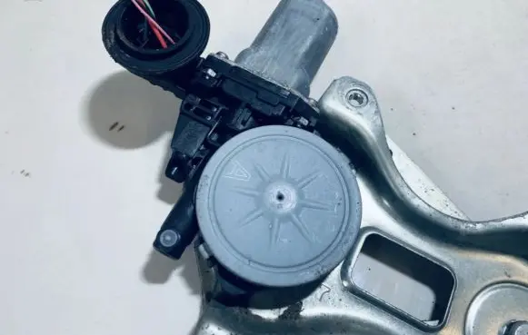 Lexus IS 220D-250-350 Front door window regulator motor 8571058010 85710-58010