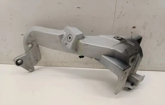 Polestar 2 Headlight/headlamp mounting bracket 31688245