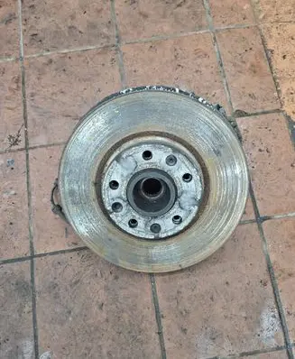 Citroen C4 II Picasso Front wheel hub 3056