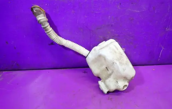 Renault Megane II Windshield washer fluid reservoir/tank