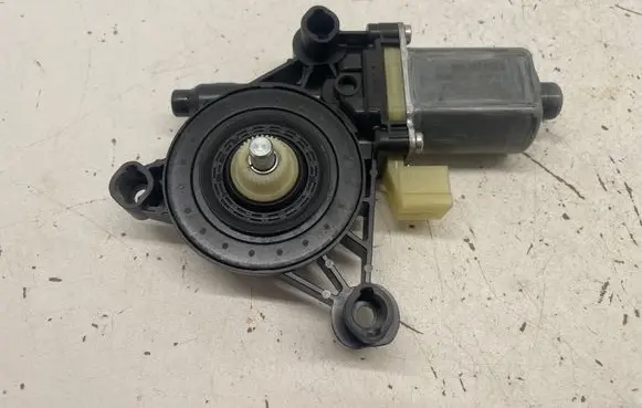 Audi A3 S3 8V Front door window regulator motor 5Q0959801B