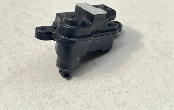 Volkswagen Tiguan Rear glass lock/latch Q718 3G5810773A